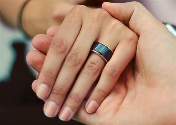 捷克企业推出“智能婚戒”：实时传输对方心跳 支持NFC付款